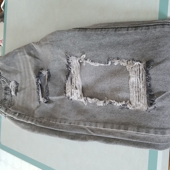 Distressed gray jeans - Picture 6 of 6